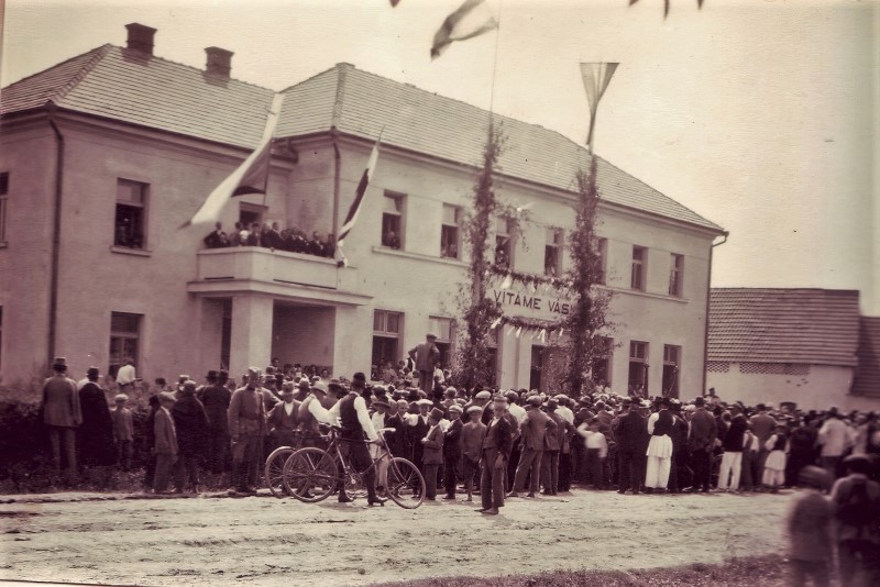 Otvorenje novoizgrađenog češkog doma u Hercegovcu 1931. godine (Arhiv Saveza Čeha)