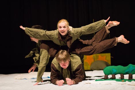 Kazališna družina Pinklec, Čakovec: Romano Bogdan (prema motivima priče Neposlušno mače Ivana Bjeliševa), <em>A tko si ti?</em>, red. Romano Bogdan, foto: Stela Horvat