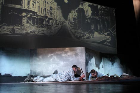 Hrvatsko narodno kazalište u Mostaru i Narodno pozorište Mostar: Dragan Komadina, Ajmo na fuka, red. Dragan Komadina