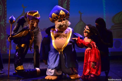 Zagrebačko kazalište lutaka: Antoine Galland – Željka Udovičić Pleština, Aladin i čarobna svjetiljka, red. Saša Broz