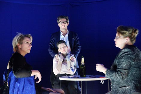 Hrvatsko narodno kazalište u Zagrebu: Yasmina Reza, Bella figura, red. Boris Liješević, foto: Mara Bratoš