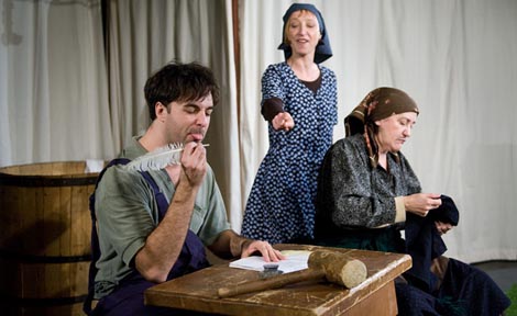 Scena Zvonimir Rogoz Hrvatskog narodnog kazališta u Varaždinu: Bogi Ivač znova (prema motivima srednjevjekovnih francuskih farsi nepoznata autora), red. Ljubomir Kerekeš