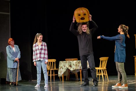 Dječje kazalište Branka Mihaljevića, Osijek: Božićna priča, red. Ivica Lučić