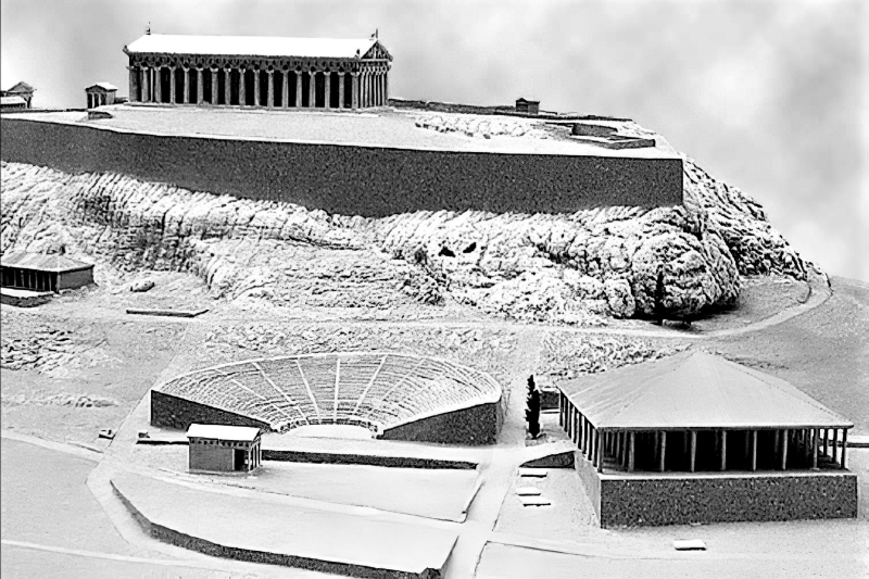 Najvažnije kazalište u Staroj Grčkoj bilo je Dionizovo kazalište u Ateni (u sredini slike), podno Akropole (na vrhu slike) i pored Dionizova hrama (desno na slici).