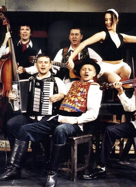 <em>E, moj sokole</em>, monodrama po motivima Đuke Begovića, Duško Valentić, Zlatko Vitez, Dramsko kazalište Gavella, Zagreb, 2003.