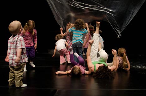 Teatr Lalek, Wroclaw, Poljska, Floorville, autori Janka Janiewicz-Maśląkowski i Tomasz Maśląkowski