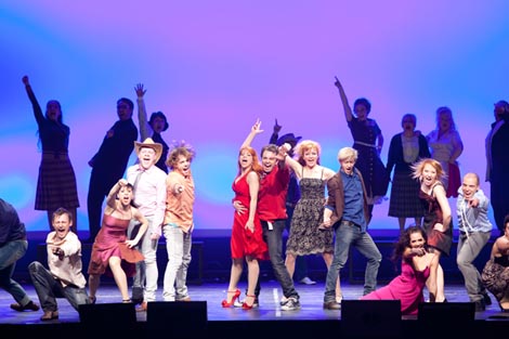 B Glad produkcija, Zagreb: Tom Snow – Dean Pitchford, Footloose, red. Igor Barberić