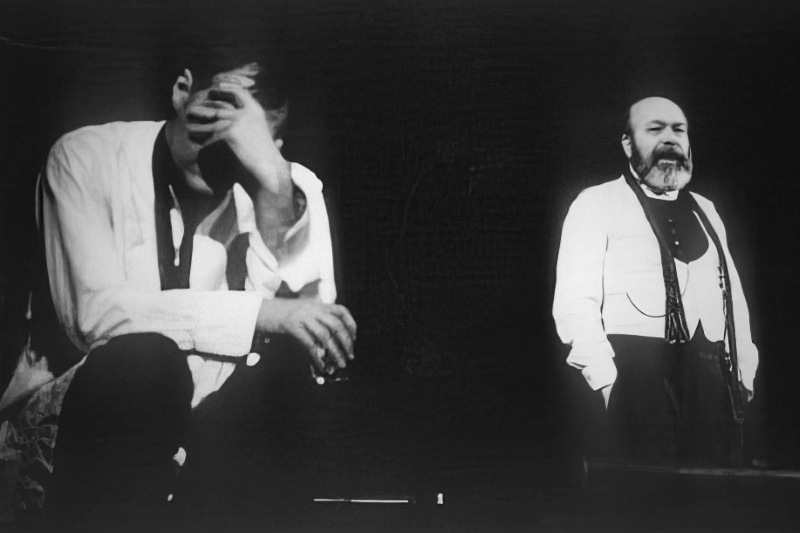 Kazalište Gavella: Krleža Miroslav, <em>Gospoda Glembajevi</em>, red. Petar Veček, 1984. Na fotografiji: Rade Šerbedžija i Krešimir Zidarić