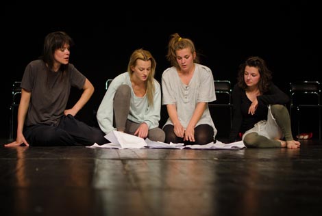 Kazalište KNAP & Umjetnička organizacija Kravice, Zagreb: Dunja Fajdić, Glumice i to, red. Ivana Horvat, Petra Kurtele. Dunja Fajdić, Amanda Prenkaj