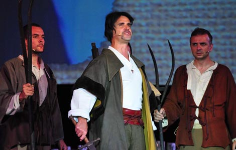 Zagrebačko gradsko kazalište Komedija: Ivica Krajač – Karlo Metikoš – Miljenko Prohaska, Gubec-beg, dir. Veseljko Barešić, red. Vlado Štefančić, foto: © Novković