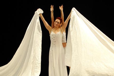 Noćna scena Hrvatskog narodnog kazališta u Osijeku: Mira Perić Kraljik, Hana & Hana, red. Mira Perić Kraljik