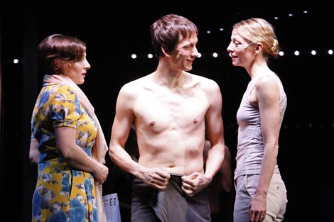 Slovensko narodno gledališče Maribor: Henrik Ibsen, Hedda Gabler, red. Mateja Koležnik, foto: Damjan Švarc