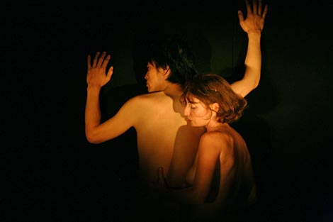 Théâtre Vidy, Lausanne i TNB - Centre Européen Théâtral et Chorégraphique , Rennes, Francuska, Marguerite Duras, Hirošimo, ljubavi moja, red. Christine Letailleur