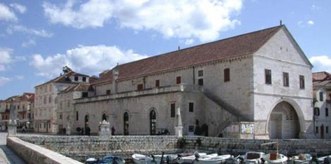 Zgrada Hvarskog kazališta (Arsenala), prvog građanskog kazališta u Europi