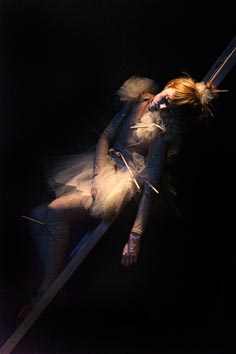 Kazalište Mala scena i Triko cirkus teatar, Zagreb: Lana Šarić, Iglica, red. Ivica Šimić