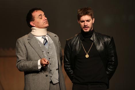 Hrvatsko narodno kazalište u Osijeku: Richard Bean, Jedan čovjek, dva šefa, red. Radovan Marčić