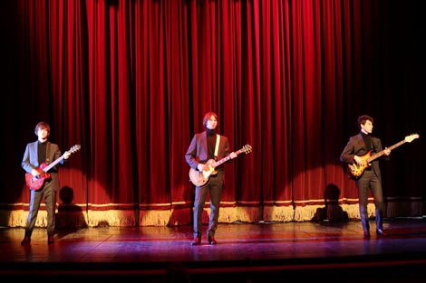 Hrvatsko narodno kazalište u Osijeku: Richard Bean, Jedan čovjek, dva šefa, red. Radovan Marčić