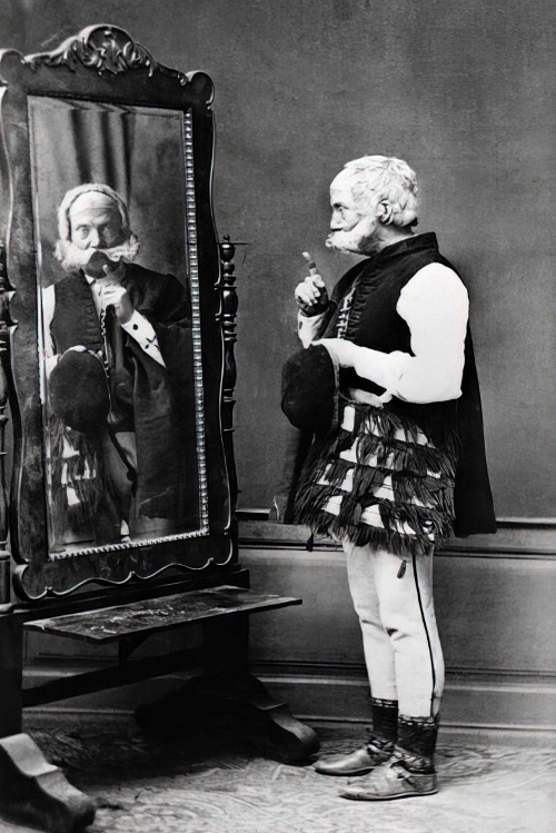 Josip Freudenreich kao krčmar Grga u predstavi<em> Graničari</em>. Ulogu je preuzeo od brata Franje Freudenreicha.