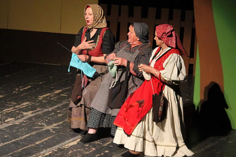 Kazalište <em>Mika Živković</em>, Retkovci: Pedstava <em>Žedna Ljubavi</em> nastala prema motivima Ivakićeve drame <em>Majstorica Ruža</em>, red. Marko Sabljaković, 2015.