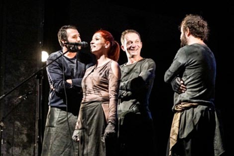 Qendra Multimedia, Priština: Kosovski cinik, Kazališna predstava s četiri glumca i..., red. Blerta Neziraj