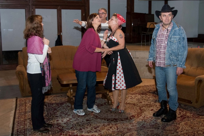 Predstava <em>Malo se varamo</em> autora i redatelja Denisa Brkića u izvedbi Amaterskog kazališta Daruvar