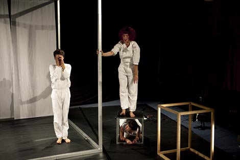 Dječje kazalište Dubrava, Zagreb, Performing arts collective VRUM, Udruga za scenske umjetnosti Prostor Plus, Rijeka: Minimi, kor. i red. Sanja Tropp Frühwald, Till Frühwald