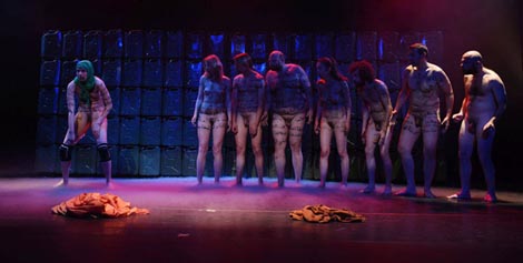 HNK Ivana pl. Zajca, Rijeka, HAU Hebbel am Ufer (Berlin), Wiener Festwochen (Beč), Slovensko mladinsko gledališče (Ljubljana), Kunstfest Weimar, Zürcher Theater Spektakel i Internacionalni teatarski festival MESS (Sarajevo)): Naše nasilje i vaše nasilje (nadahnuto romanom Estetika otpora Petera Weissa), red. Oliver Frljić, foto: Wiener Festwochen © Alexi Pelekanos