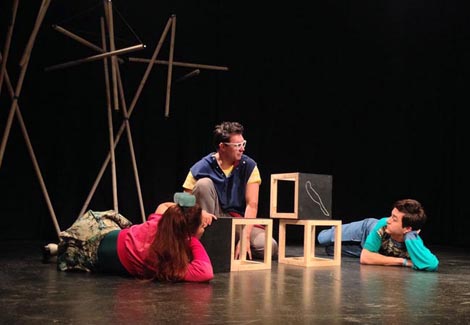 Kazalište Mala scena, Zagreb, u suradnji s Umjetničkim kolektivom Skroz, Zagreb: Kristina Gavran: Ne, ti ne! Ili o drukčijatosti, red. Nora Krstulović