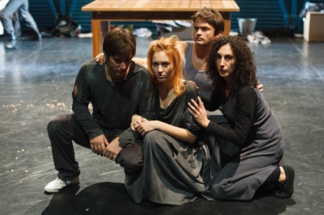 Noćna scena Hrvatskog narodnog kazališta u Osijeku: Marijan Gubina, 260 dana, red. Dražen Ferenčina