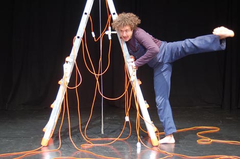 La Baracca – Teatro Testoni Ragazzi, Bologna, Italija: Andrea Buzzetti, Carlotta Zini, Valeria Frabetti, On-off, red. Valeria Frabetti