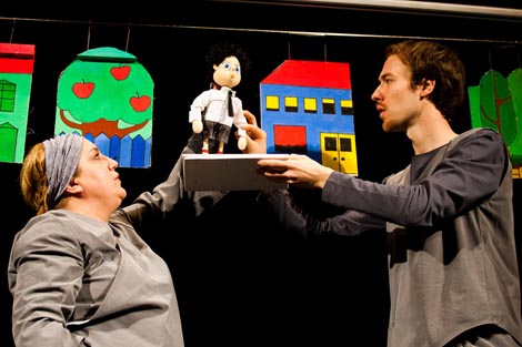 Dječje kazalište Branka Mihaljevića u Osijeku: Jens Sigsgaard, Pale sam na svijetu, red. Ivan Kristijan Majić