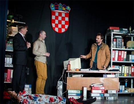 Kazalište Tvornica lutaka, Zagreb: Dora Delbianco, Pasivni otpor, red. Mario Kovač