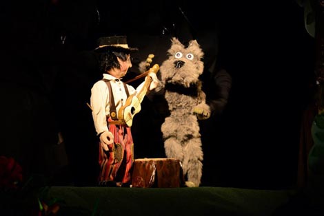 Gradsko kazalište Zorin dom, Karlovac: Peća i vuk (prema motivima narodne priče), red. Mirel Huskić, Peđa Gvozdić, Guliano Settimo