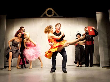 Gradsko kazalište lutaka Rijeka: Magdalena Lupi Alvir (prema braći Grimm i Charlesu Perraultu), Pepeljuga, red. Mojca Horvat