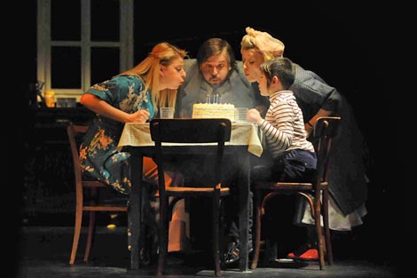 Kazalište Marina Držića, Dubrovnik: Olja Lozica, Prasac koji gleda u Sunce, red. Olja Lozica, foto: Željko Tutnjević