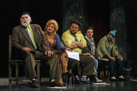 Narodno pozorište Sarajevo: Ivo Brešan, Predstava Hamleta u selu Mrduša Donja, red. Sulejman Kupusović