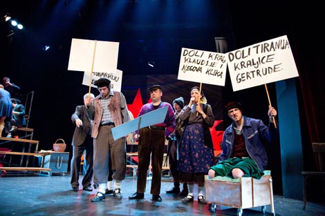 Satiričko kazalište Kerempuh, Zagreb: Ivo Brešan, <em>Hamleta u selu Mrduša Donja<em>, red. Vinko Brešan 