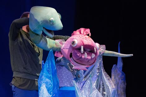 Dječje kazalište Branka Mihaljevića, Osijek: Priča s morskog dna (prema motivima zbirke Monike Kompanikove Dubomorske priče), red. Maja Lučić Vuković