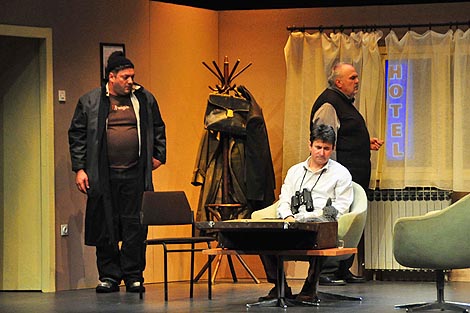 Kazališna družina Glumci u Zagvozdu i Satiričko kazalište Kerempuh, Zagreb: Dušan Kovačević, Profesionalac, red. Bogdan Diklić, foto: © Novković