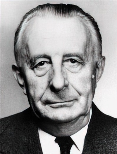 Slavko Batušić (Novska, 2. lipnja 1902. – Zagreb, 25. travnja 1979.), hrvatski književnik, publicist, teatrolog, predavač, povjesničar umjetnosti i redatelj