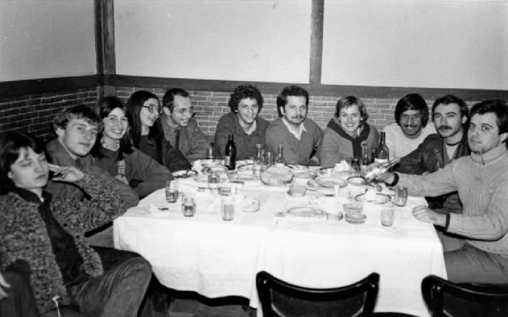 Fotografija s gostovanja <em>Coccolemocca</em> u Skopju godine 1979. s predstavom <em>Čega nema tog se ne odreci</em> Branka Matana. S lijeva: Gordana Vnuk, Zoran Arbutina, Dolores Valković, Ana Babić, Božo Kovačević, Josip Radić, Branko Matan, Marina Štembergar, Burhan Rahim, Tihomir Milovac i Branko Brezovec