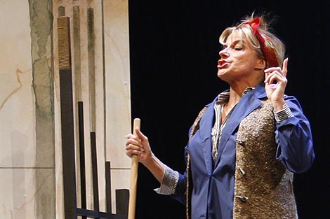 Hrvatsko narodno kazalište Split: Ivo Brešan, Svečana večera u pogrebnom poduzeću, red. Joško Juvančić