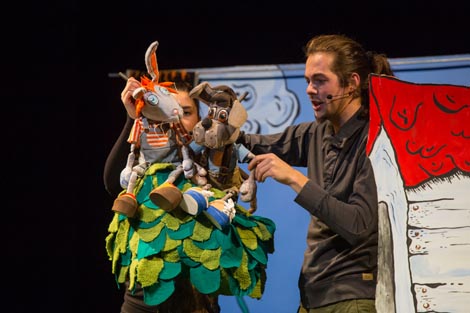 Scena Martin Hrvatskog doma Vukovar: Saša Eržen, Ti loviš!, red. Lidija Helajz, foto: Dražen Bota