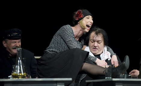 Hrvatsko narodno kazalište u Varaždinu: Miroslav Krleža, Tri kavaljera frajle Melanije,  red. Georgij Paro