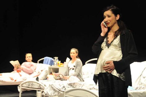 Gradsko kazalište Joza Ivakić, Vinkovci: Nina Horvat, Tri treća tromjesečja, red. Frana Marija Vranković