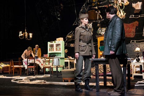 Hrvatsko narodno kazalište u Zagrebu: Tena Štivičić, Tri zime, red. Ivica Buljan