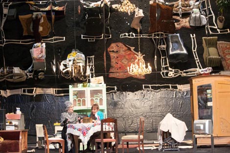 Hrvatsko narodno kazalište u Zagrebu: Tena Štivičić, Tri zime, red. Ivica Buljan