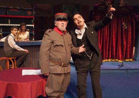 Glumačka družina Histrion, Zagreb: Nino Škrabe, U Plavom podrumu, red. Želimir Mesarić