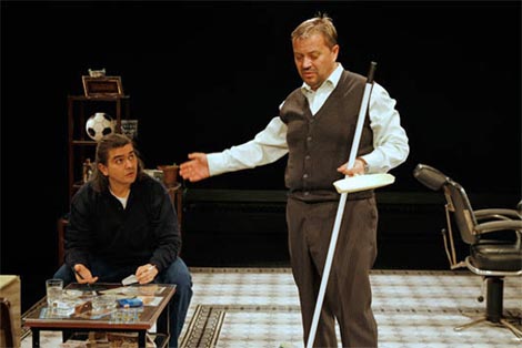 Kamerni teatar 55, Sarajevo; Dubravko Mihanović, Žaba, red. Elmir Jukić, 2008. (na slici Aleksandar Seksan i Emir Hadžihafizbegović)