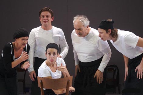 Slovensko stalno gledališče, Trst: Roland Schimmelpfennig Zlatni zmaj (Zlati zmaj), red. Janusz Kica